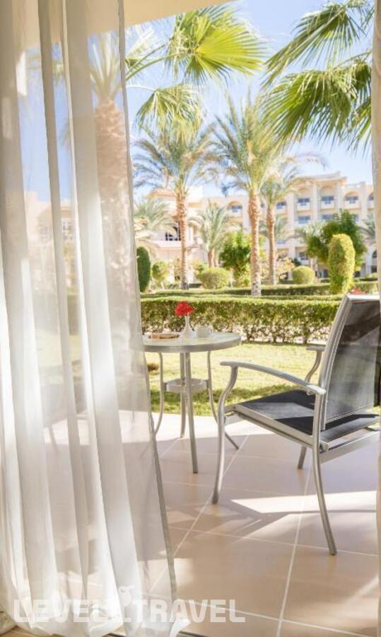 фотографии номера Улучшенный семейный с видом на бассейн отеля Srnty Sun Ray (Ex. Serenity Alma Heights) в Египет(Макади Бэй) - фото №6