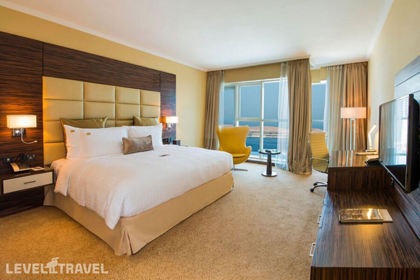 фотографии номера Полулюкс с видом на город отеля Jannah Burj Al Sarab Hotel в ОАЭ(Абу-Даби) - фото №2