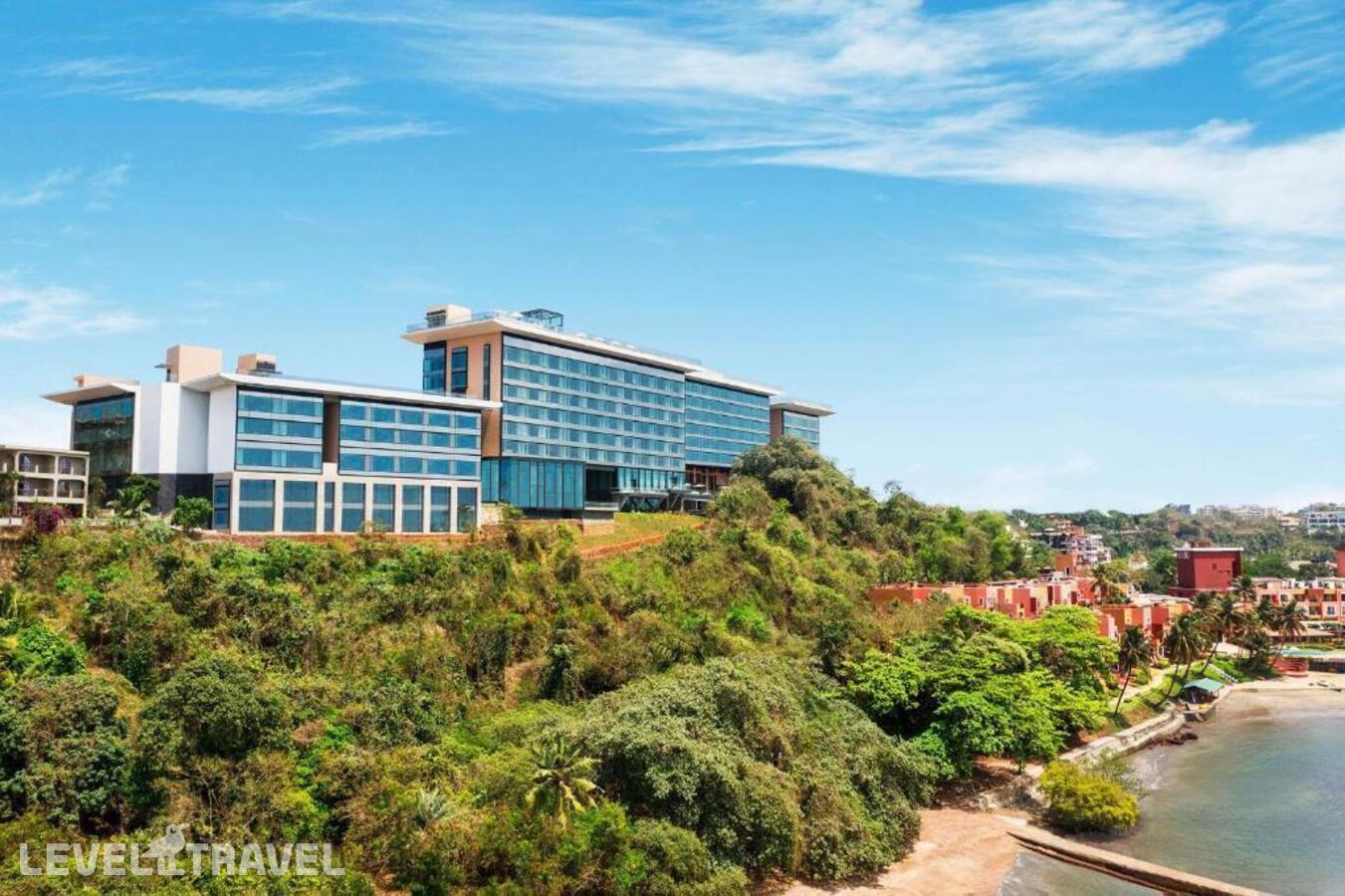 фотографии номера Двухместный номер Presidential двуспальная кровать отеля Taj Cidade De Goa Horizon в Индия(Панаджи) - фото №2