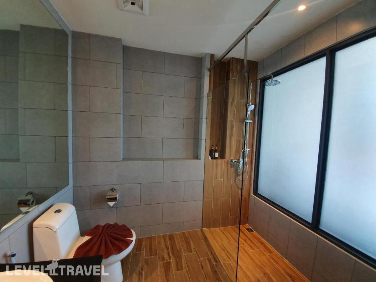 фотографии номера Делюкс с видом на бассейн отеля Atom Phuket Hotel в Таиланд(Най Янг Бич) - фото №4