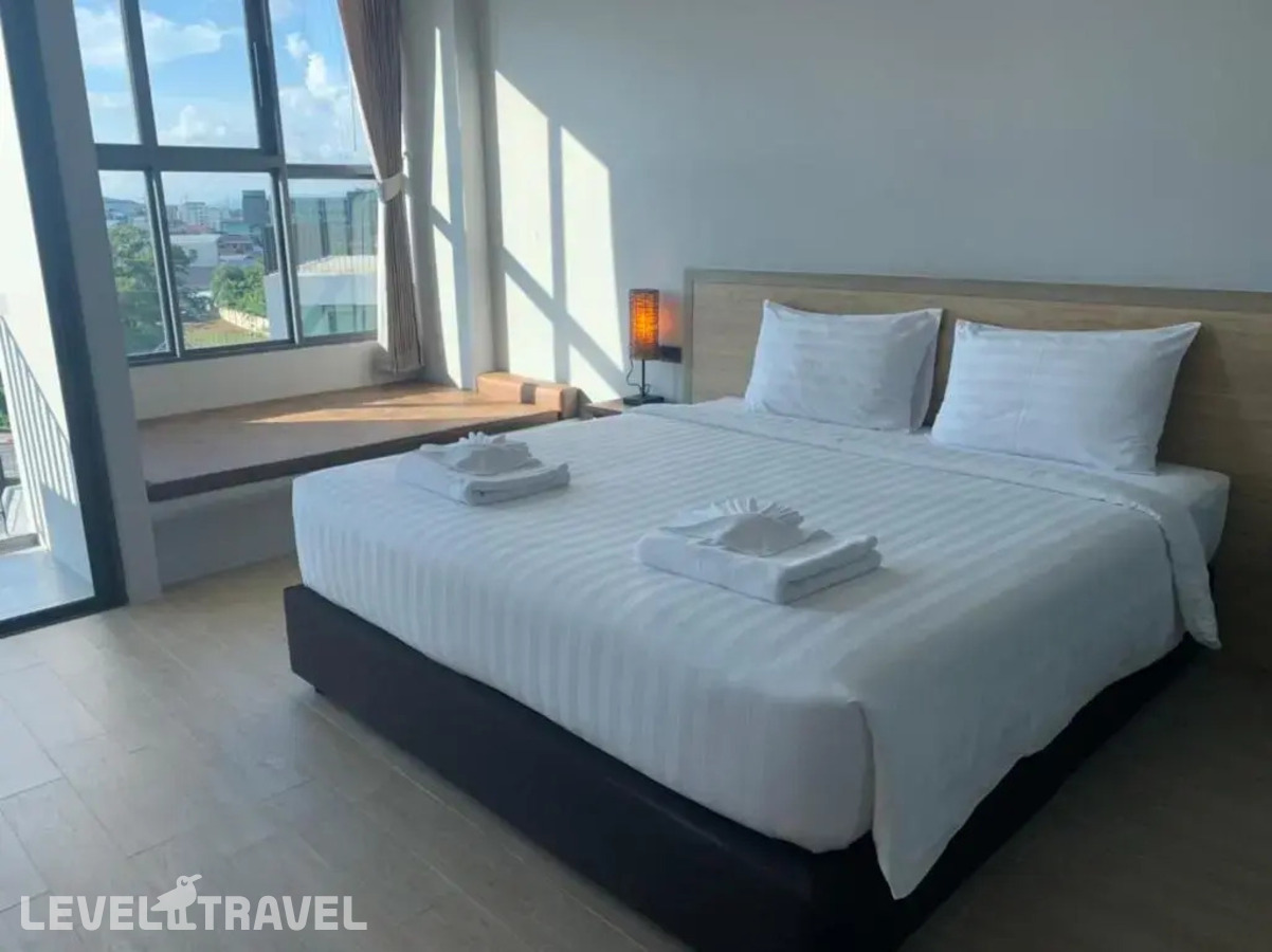 фотографии номера Делюкс с видом на бассейн отеля Atom Phuket Hotel в Таиланд(Най Янг Бич) - фото №12