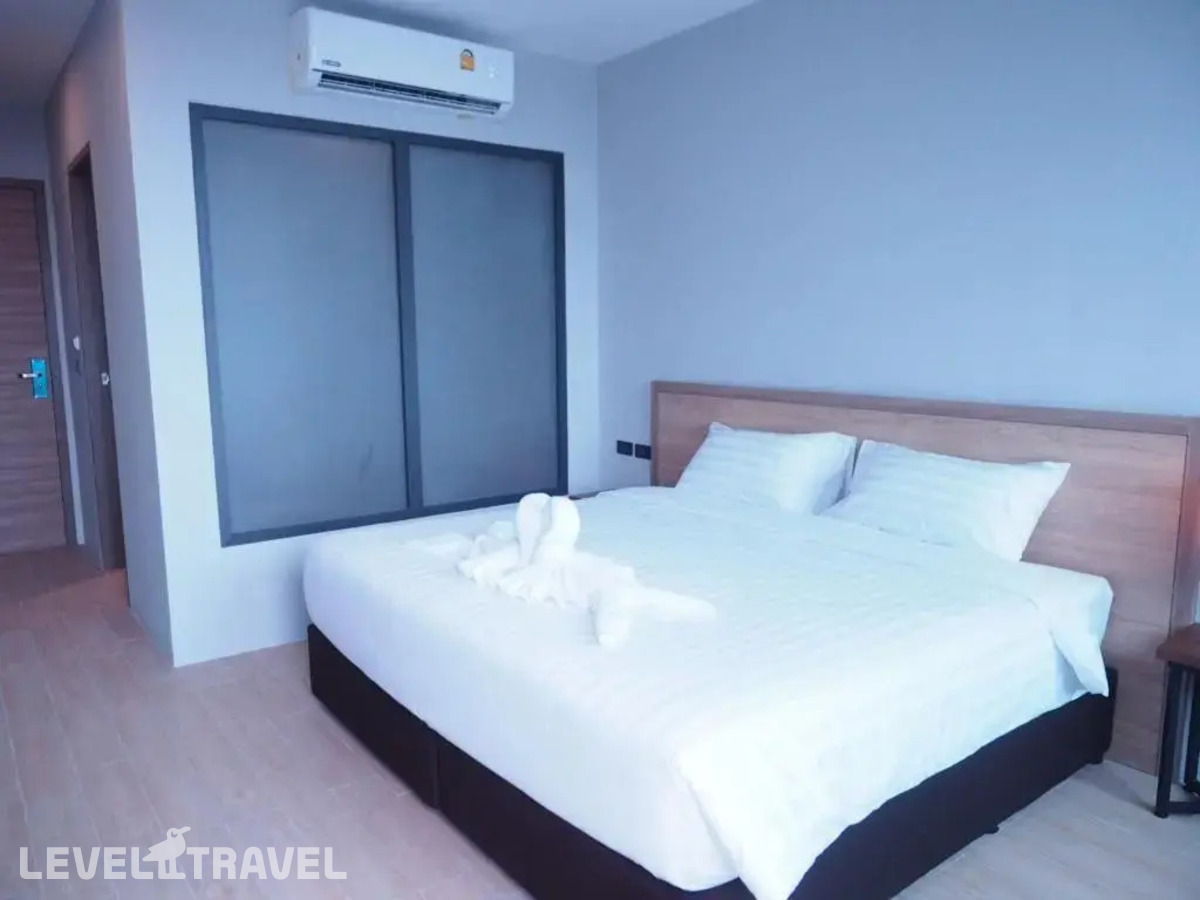 фотографии номера Делюкс с видом на бассейн отеля Atom Phuket Hotel в Таиланд(Най Янг Бич) - фото №8