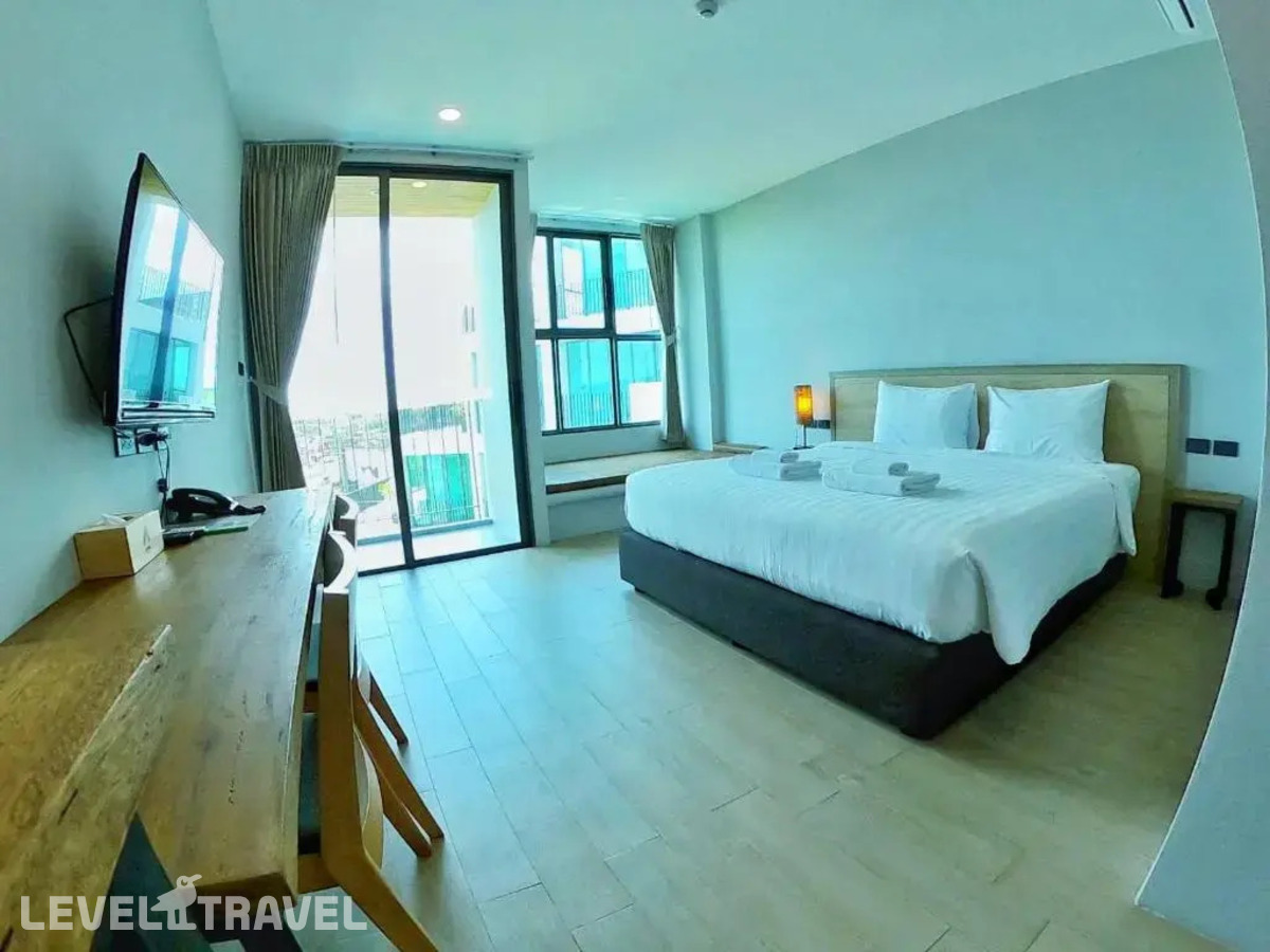 фотографии номера Делюкс с видом на бассейн отеля Atom Phuket Hotel в Таиланд(Най Янг Бич) - фото №5