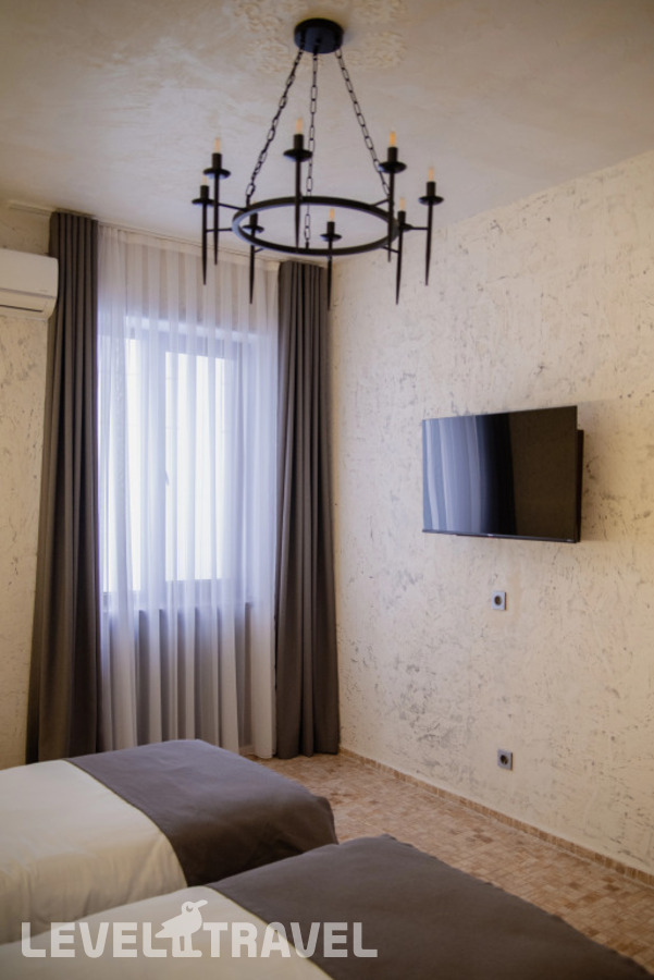 фотографии номера Полулюкс (две односпальные кровати) отеля Kazma Boutique Hotel в Грузия(Тбилиси) - фото №3