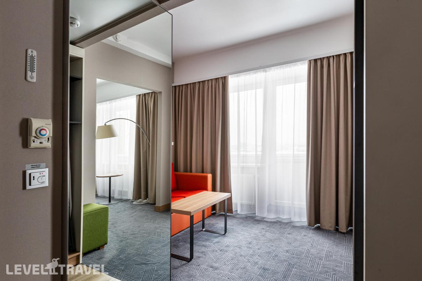фотографии номера Делюкс отеля Московские Ворота (Бывш. Holiday Inn Московские Ворота) в Россия(Московский район) - фото №12