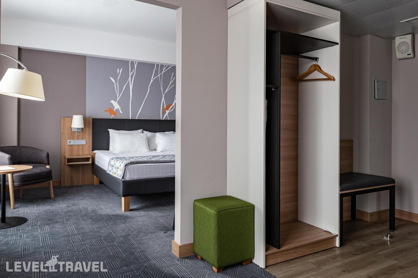 фотографии номера Делюкс отеля Московские Ворота (Бывш. Holiday Inn Московские Ворота) в Россия(Московский район) - фото №13