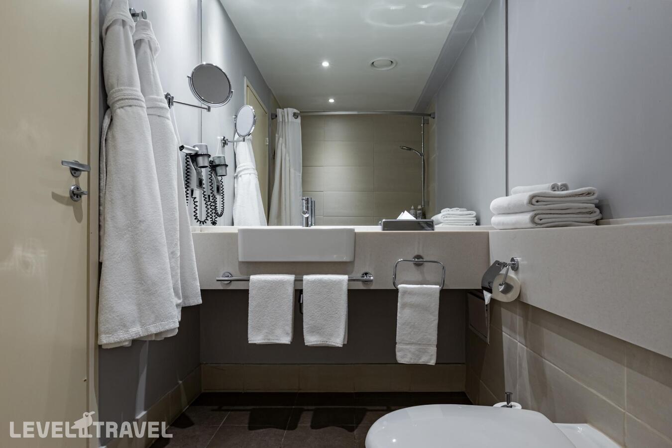 фотографии номера Делюкс отеля Московские Ворота (Бывш. Holiday Inn Московские Ворота) в Россия(Московский район) - фото №19