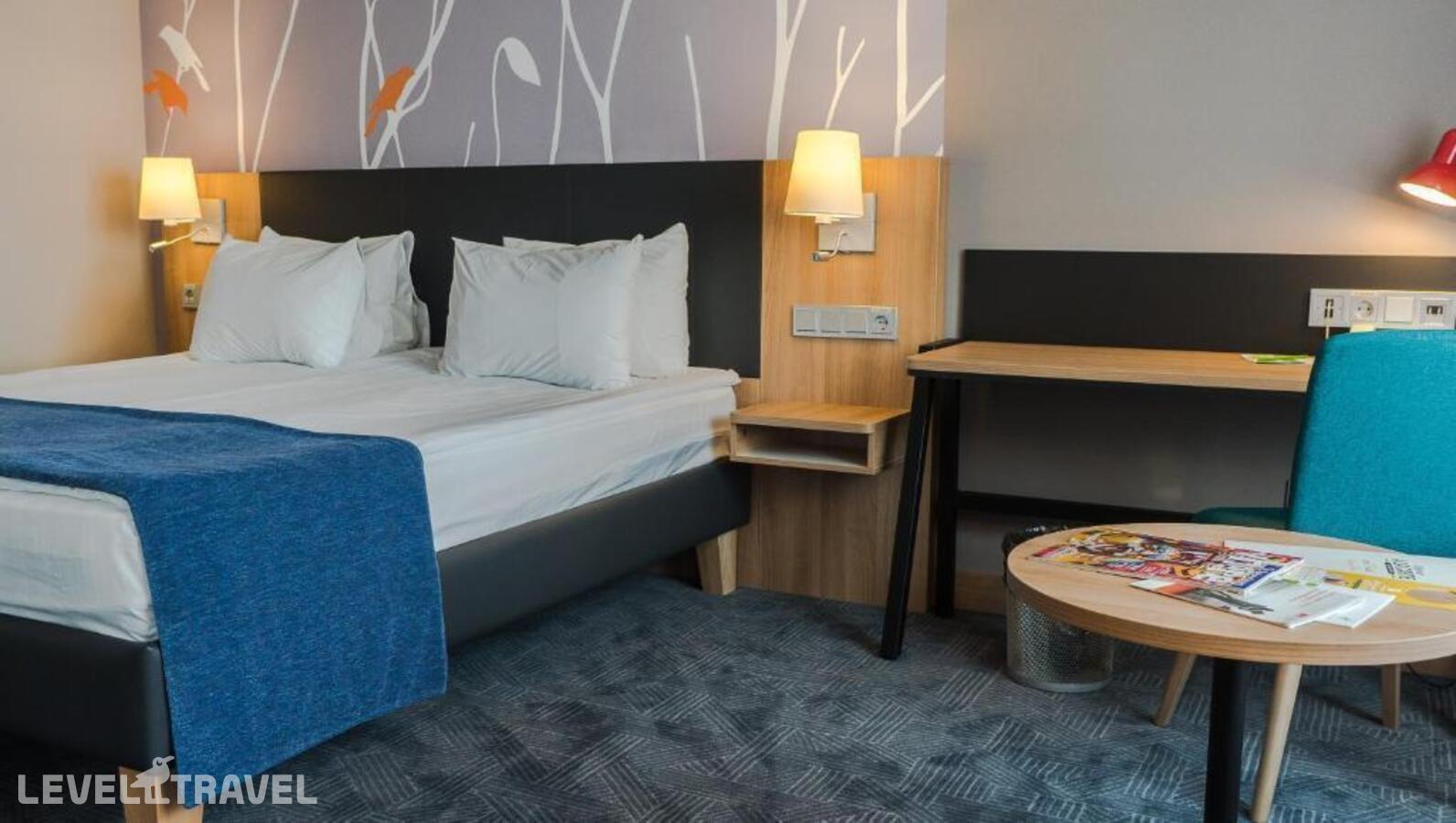 фотографии номера Делюкс отеля Московские Ворота (Бывш. Holiday Inn Московские Ворота) в Россия(Московский район) - фото №1