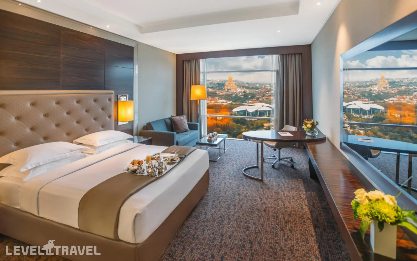 фотографии номера Двухместный клубный номер Deluxe двуспальная кровать отеля The Biltmore Hotel в Грузия(Тбилиси) - фото №1