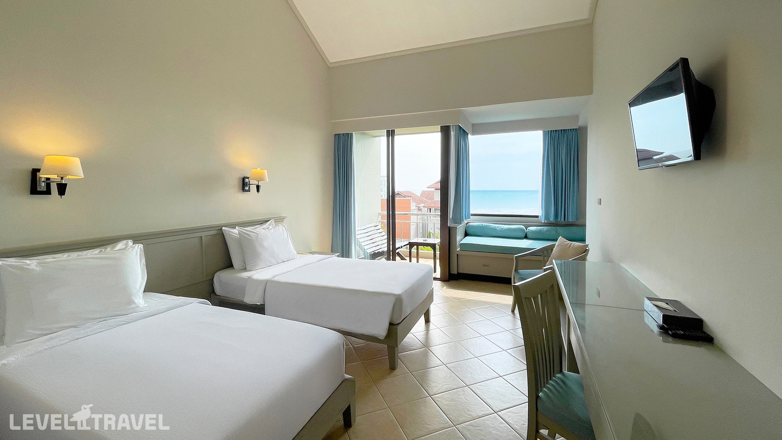 фотографии номера Улучшенный с видом на бассейн отеля Pinnacle Grand Na Jomtien Resort & Beach Club (Ex. Pinnacle Grand Jomtien Resort) в Таиланд(Джомтьен) - фото №1