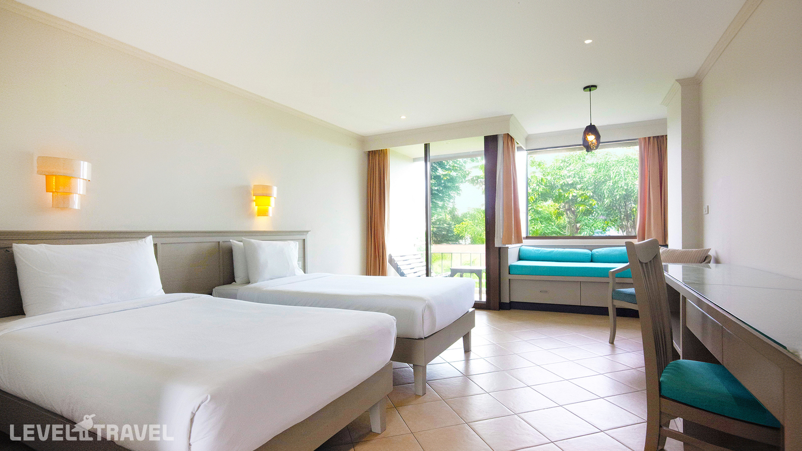 фотографии номера Улучшенный с видом на бассейн отеля Pinnacle Grand Na Jomtien Resort & Beach Club (Ex. Pinnacle Grand Jomtien Resort) в Таиланд(Джомтьен) - фото №3