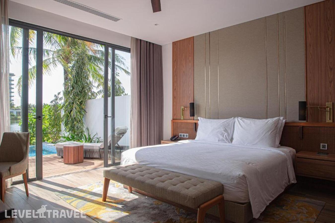 фотографии номера Вилла с видом на озеро (3 спальни) отеля Mövenpick Villas & Residences Phu Quoc в Вьетнам(Фукуок) - фото №1