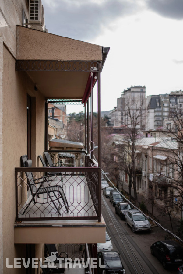 фотографии номера Делюкс с балконом отеля Kazma Boutique Hotel в Грузия(Тбилиси) - фото №1