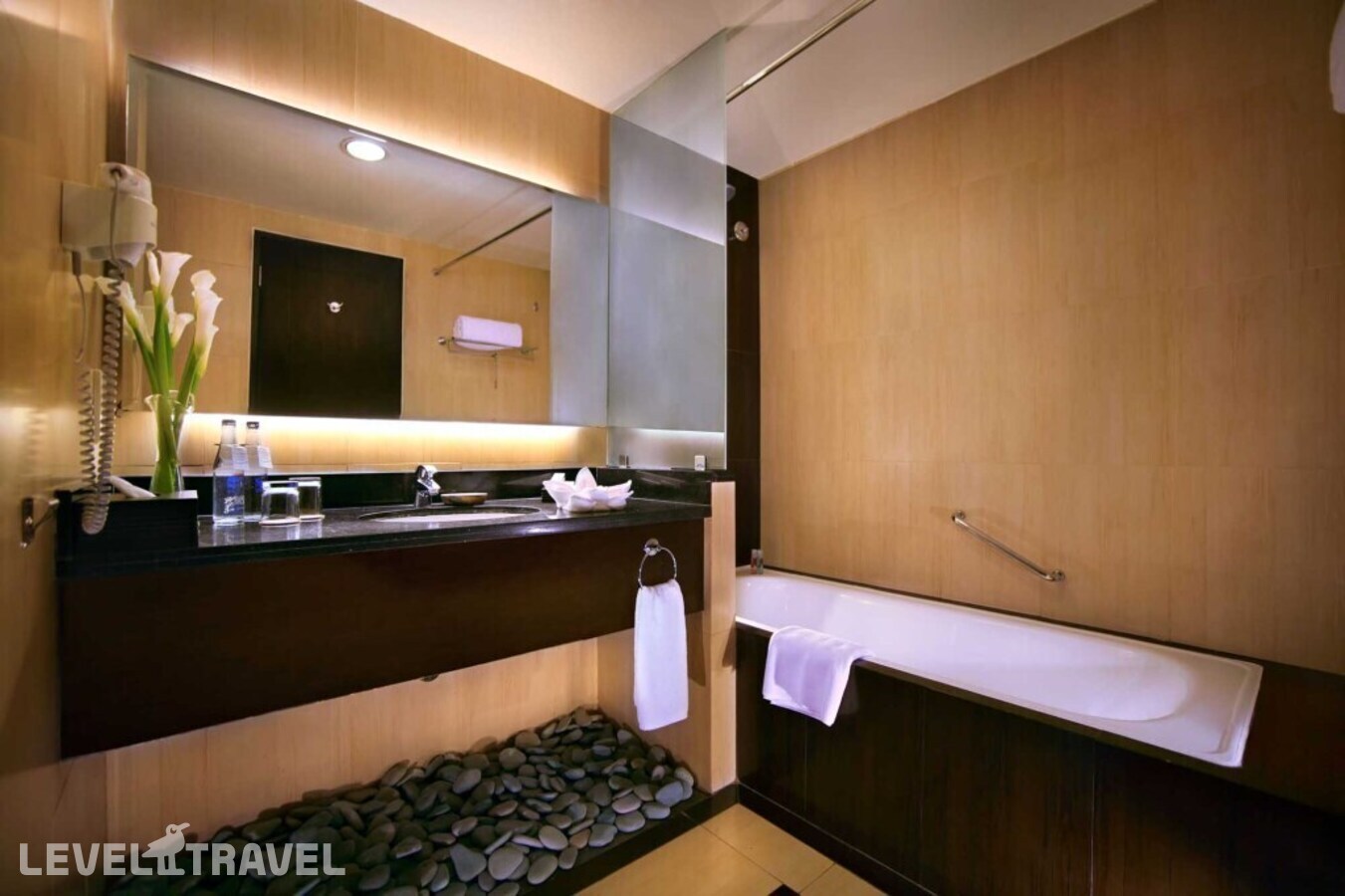 фотографии номера Улучшенный (две односпальные кровати) отеля Aston Kuta Hotel Residence в Индонезия(Кута) - фото №5