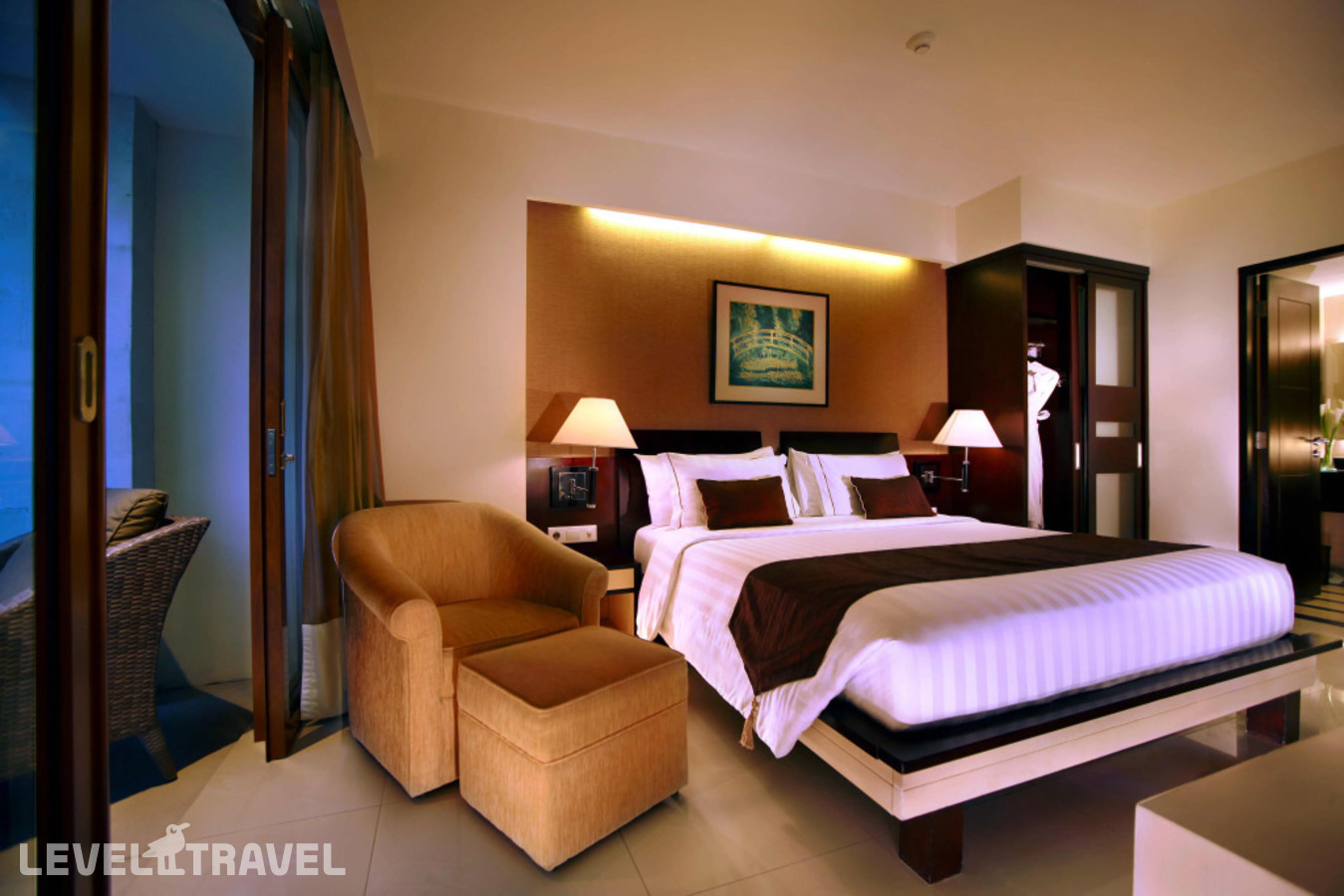 фотографии номера Люкс Премьер отеля Aston Kuta Hotel Residence в Индонезия(Кута) - фото №1