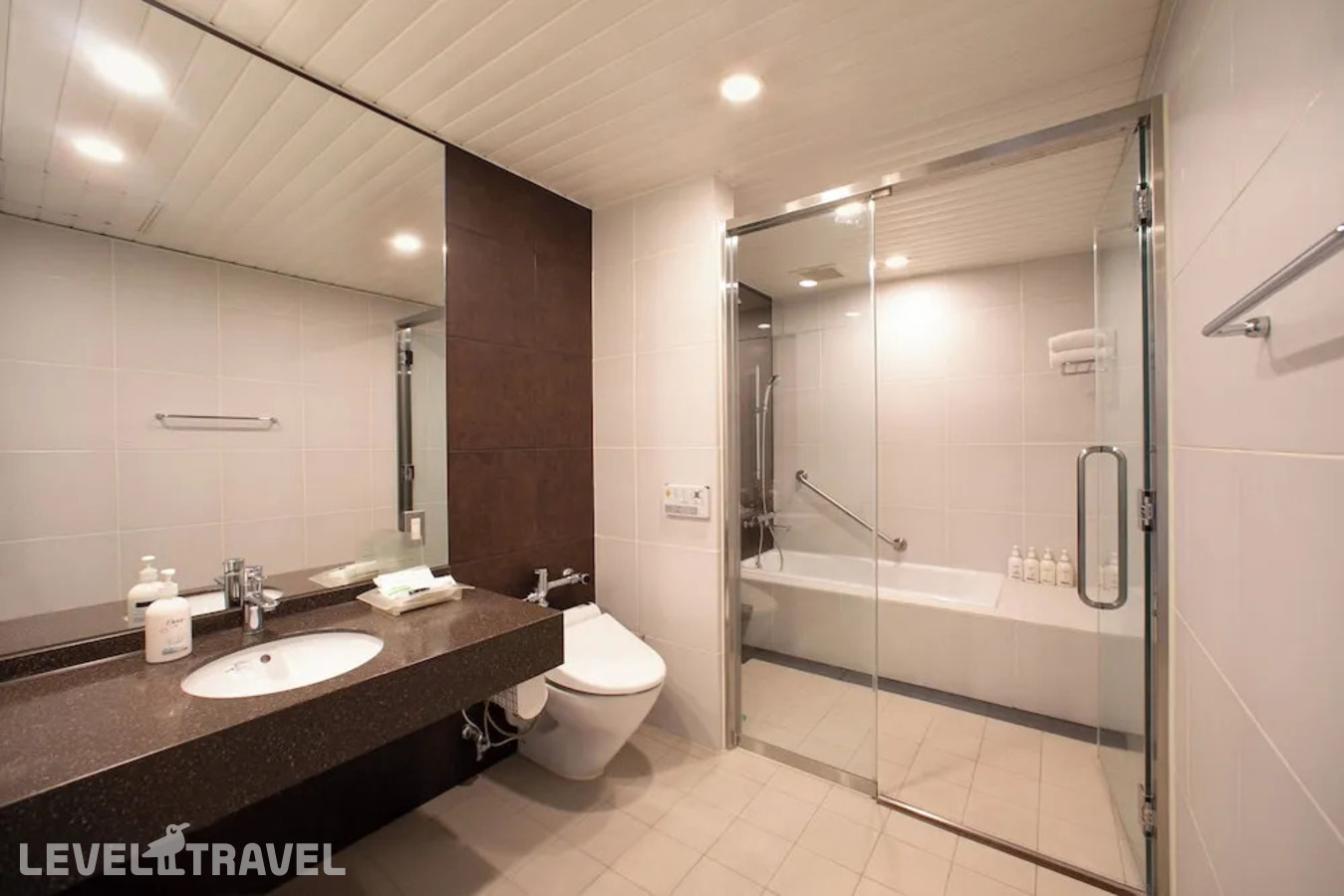 фотографии номера Стандартный номер отеля Holiday Inn Osaka Namba в Япония(Осака) - фото №2