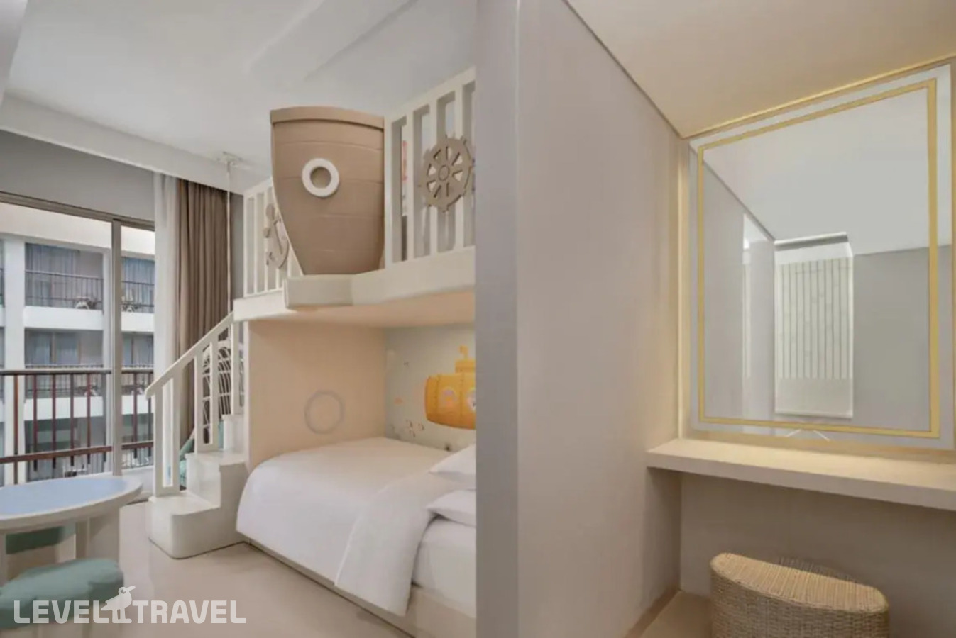 фотографии номера Семейный люкс отеля Four Points By Sheraton Kuta в Индонезия(Кута) - фото №3