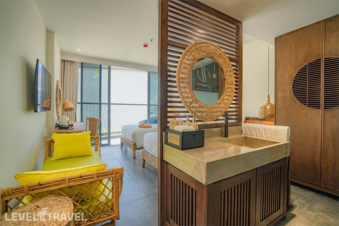 фотографии номера Стандартный с балконом (две односпальные кровати) отеля The Signature Hotel Nha Trang в Вьетнам(Нячанг) - фото №6