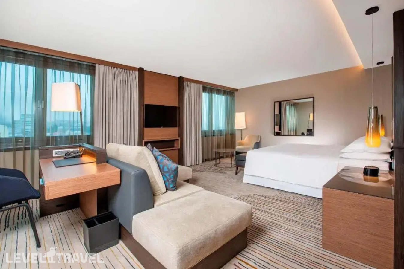 фотографии номера Двухместный номер Club Lounge Access Premium двуспальная кровать отеля Sheraton Grand Tbilisi Metechi Palace в Грузия(Тбилиси) - фото №2