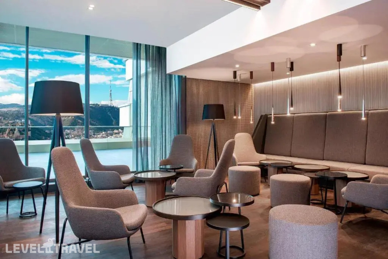 фотографии номера Двухместный номер Club Lounge Access Premium двуспальная кровать отеля Sheraton Grand Tbilisi Metechi Palace в Грузия(Тбилиси) - фото №5