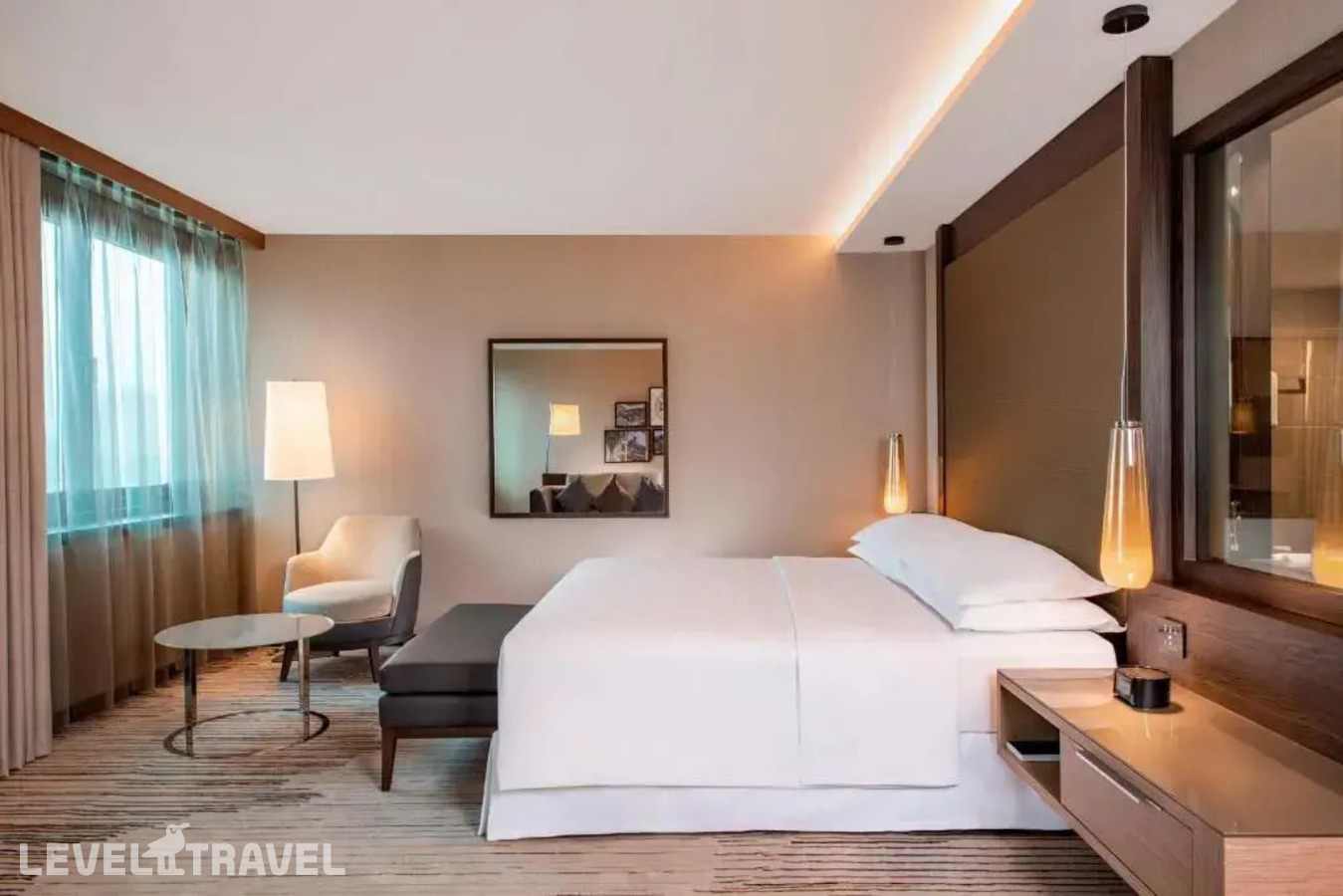фотографии номера Двухместный номер Club Lounge Access Premium двуспальная кровать отеля Sheraton Grand Tbilisi Metechi Palace в Грузия(Тбилиси) - фото №1