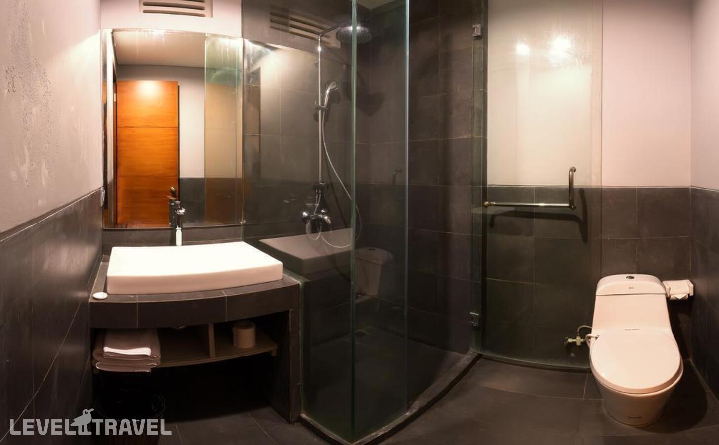 фотографии номера Делюкс с видом на бассейн отеля Transera Kamini Legian Hotel в Индонезия(Семиньяк) - фото №5