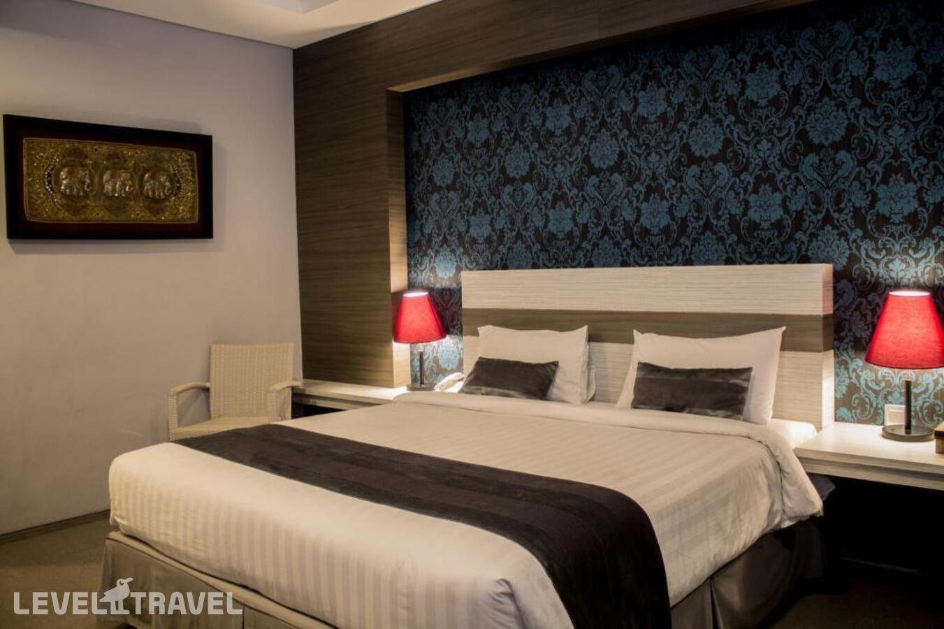 фотографии номера Делюкс с видом на бассейн отеля Transera Kamini Legian Hotel в Индонезия(Семиньяк) - фото №1