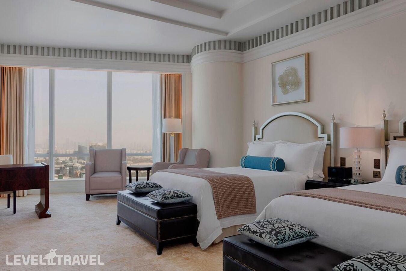 фотографии номера Улучшенный с частичным видом на море отеля The St. Regis Hotel Abu Dhabi в ОАЭ(Абу-Даби) - фото №1