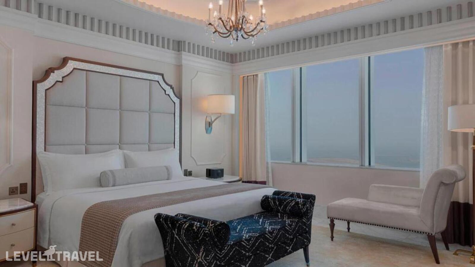 фотографии номера Люкс St. Regis с частичным видом на море отеля The St. Regis Hotel Abu Dhabi в ОАЭ(Абу-Даби) - фото №1