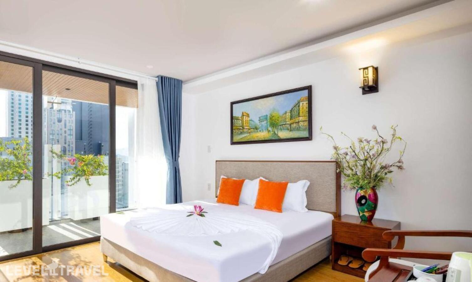 фотографии номера Премиум с балконом отеля The Summer Hotel в Вьетнам(Нячанг) - фото №1