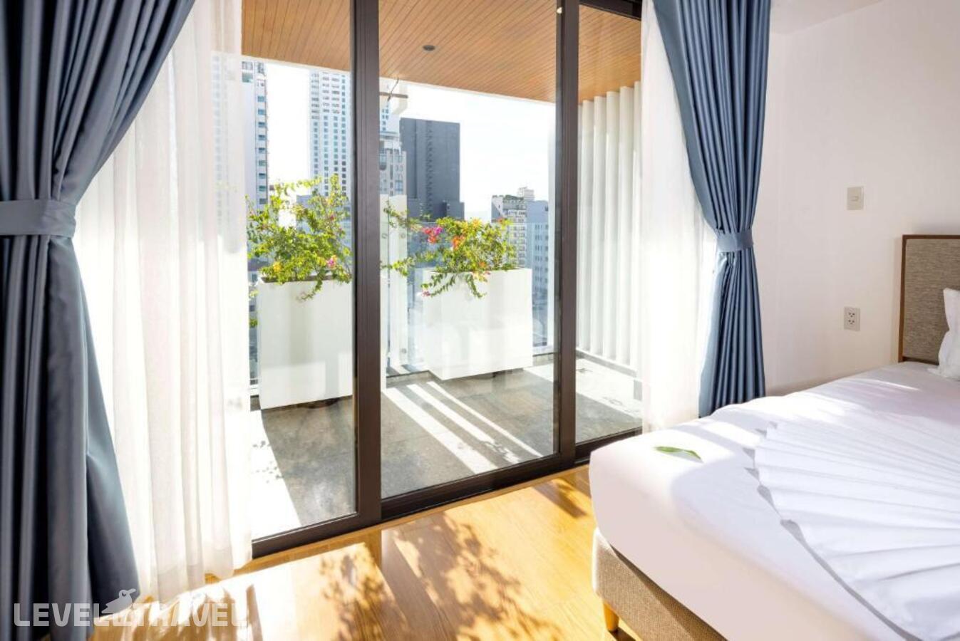 фотографии номера Премиум с балконом отеля The Summer Hotel в Вьетнам(Нячанг) - фото №4