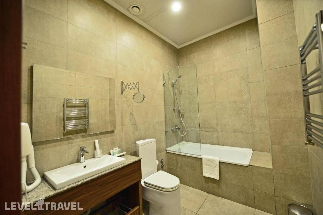 фотографии номера Полулюкс отеля Astoria Hotel Tbilisi в Грузия(Тбилиси) - фото №8