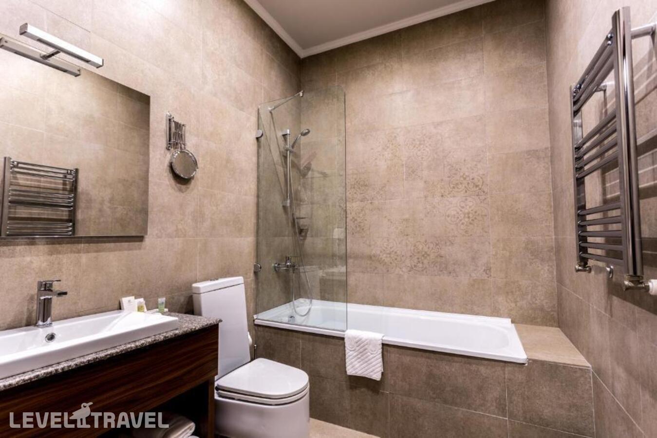 фотографии номера Полулюкс отеля Astoria Hotel Tbilisi в Грузия(Тбилиси) - фото №2