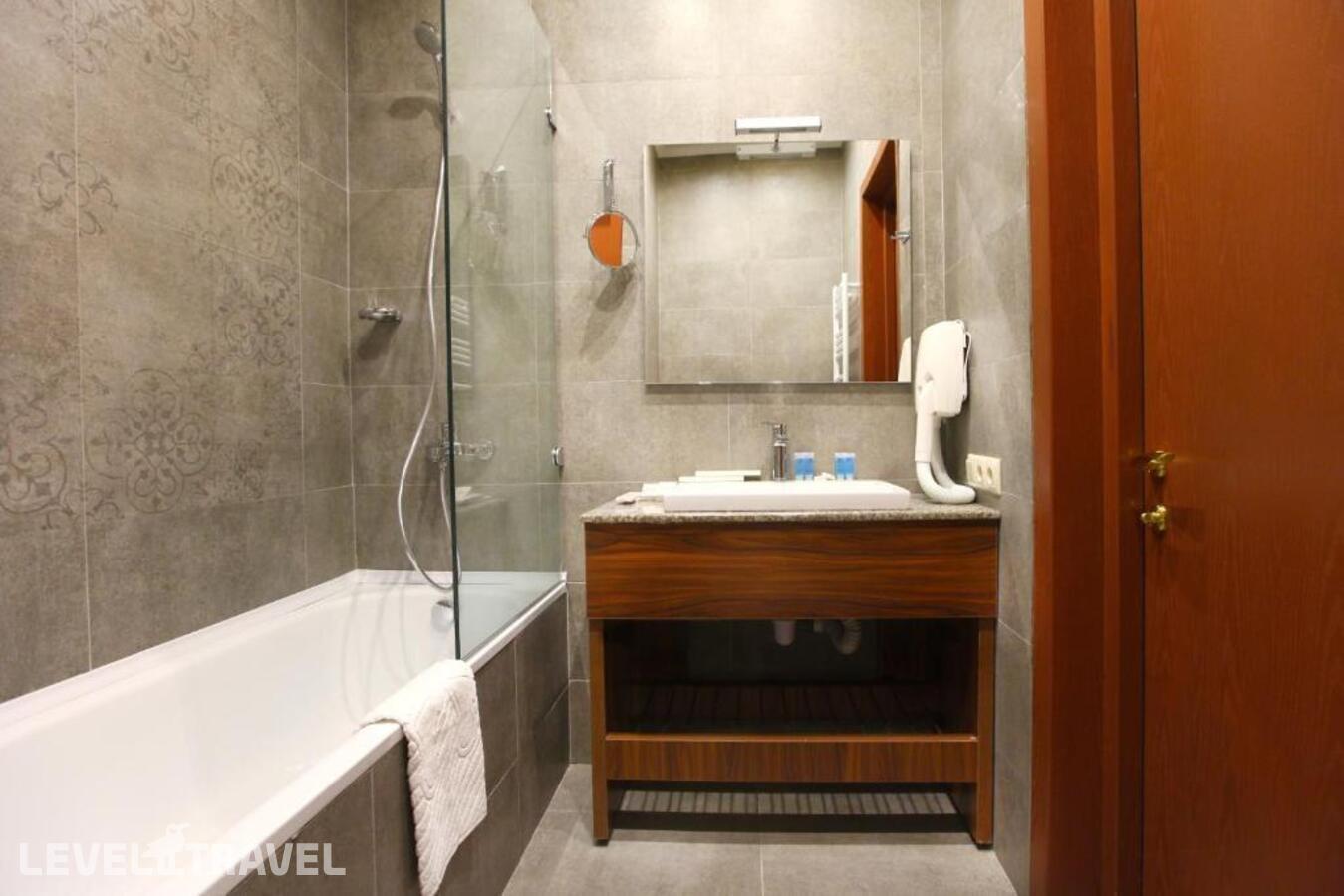 фотографии номера Люкс отеля Astoria Hotel Tbilisi в Грузия(Тбилиси) - фото №5