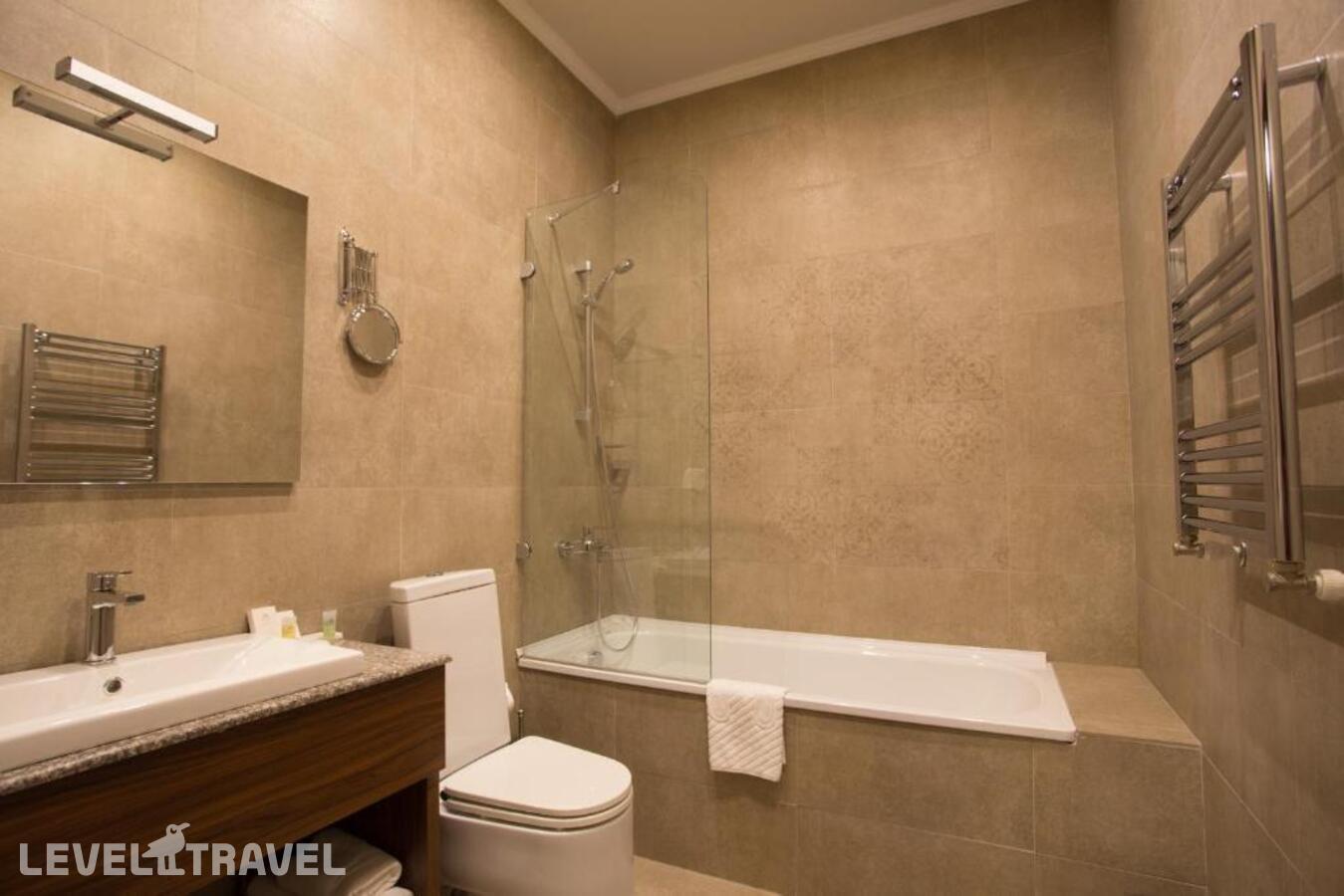 фотографии номера Люкс отеля Astoria Hotel Tbilisi в Грузия(Тбилиси) - фото №7