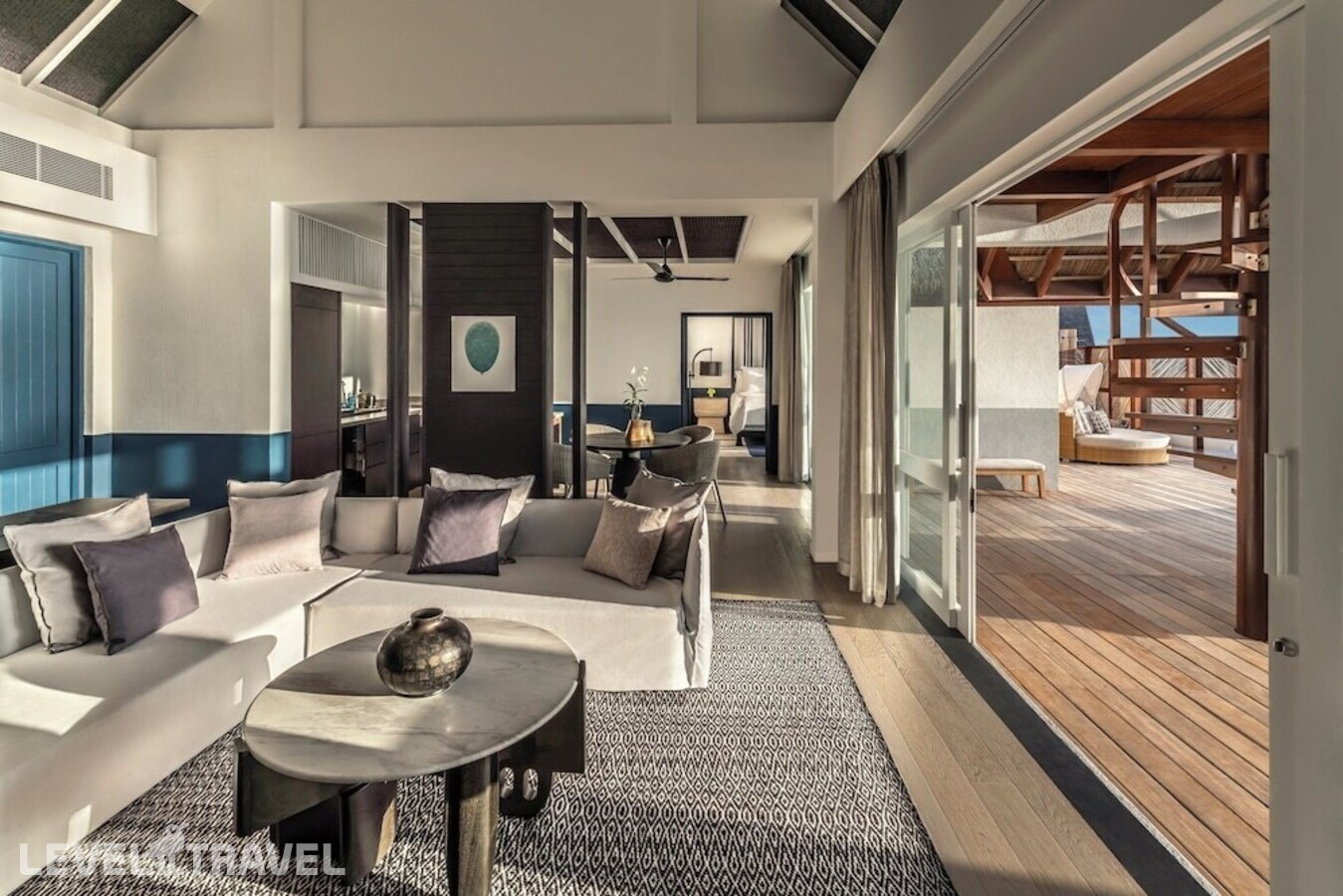 фотографии номера Люкс на воде Sunrise (2 спальни) отеля Four Seasons Resort Landaa Giravaru в Мальдивы(Баа Атолл) - фото №2