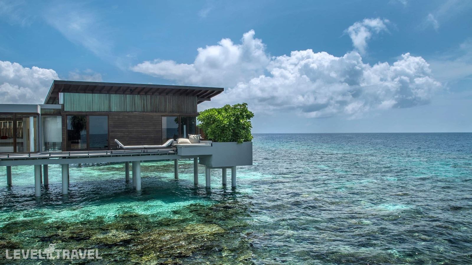 фотографии номера Вилла на воде Sunset отеля Park Hyatt Maldives Hadahaa в Мальдивы(Гаафу Алиф Атолл) - фото №1