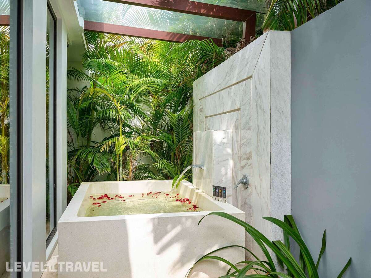 фотографии номера Бунгало делюкс с видом на пляж отеля Novotel Phu Quoc Resort в Вьетнам(Фукуок) - фото №3