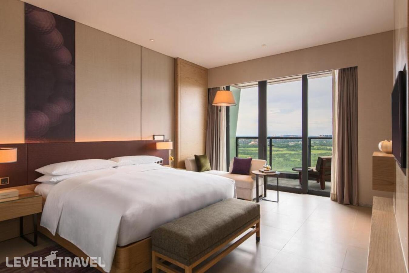 фотографии номера Стандартный с видом на поле для гольфа отеля Renaissance Haikou Hotel в Китай(Хайкоу) - фото №1