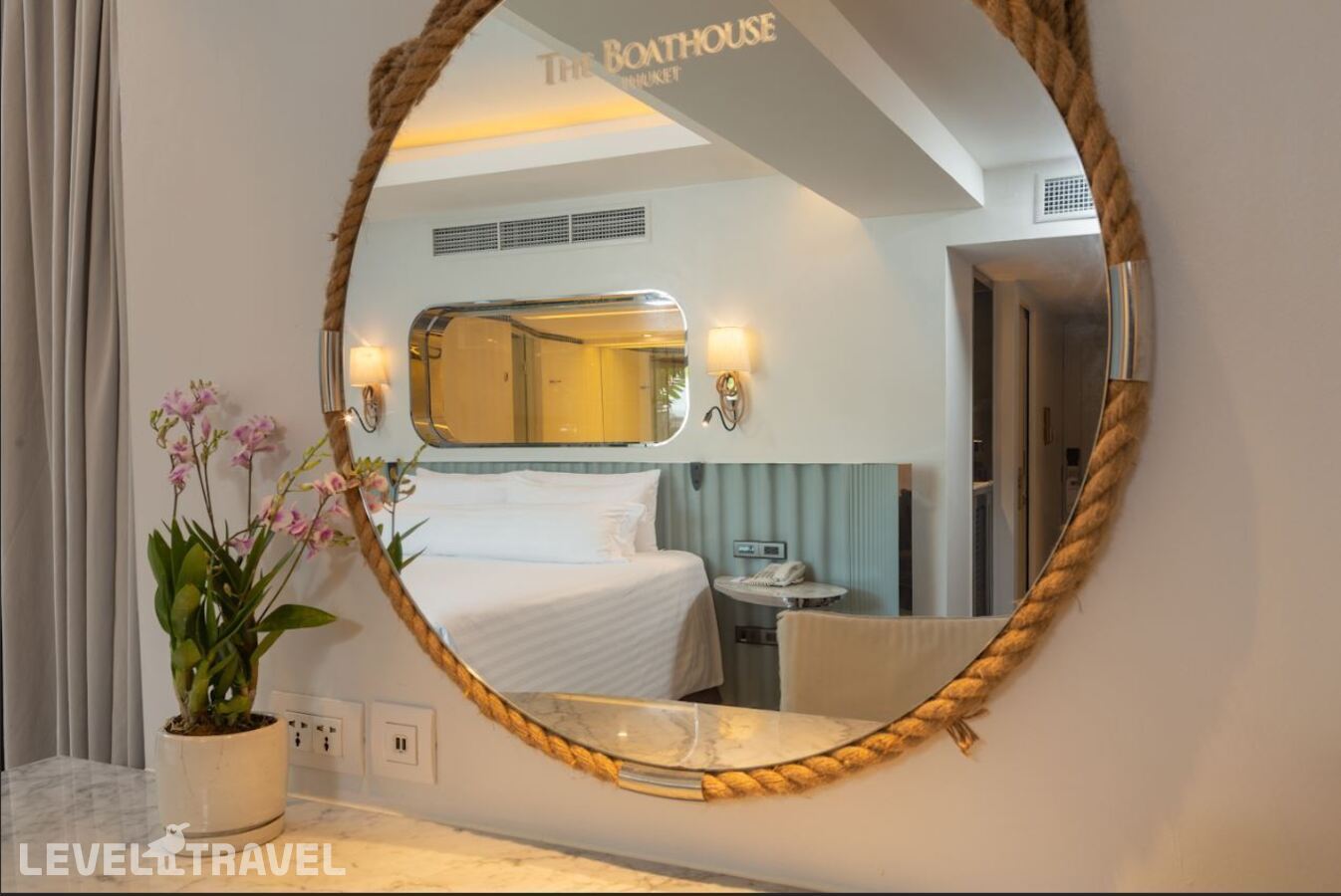 фотографии номера Полулюкс с балконом отеля The Boathouse Phuket в Таиланд(Ката Бич) - фото №8