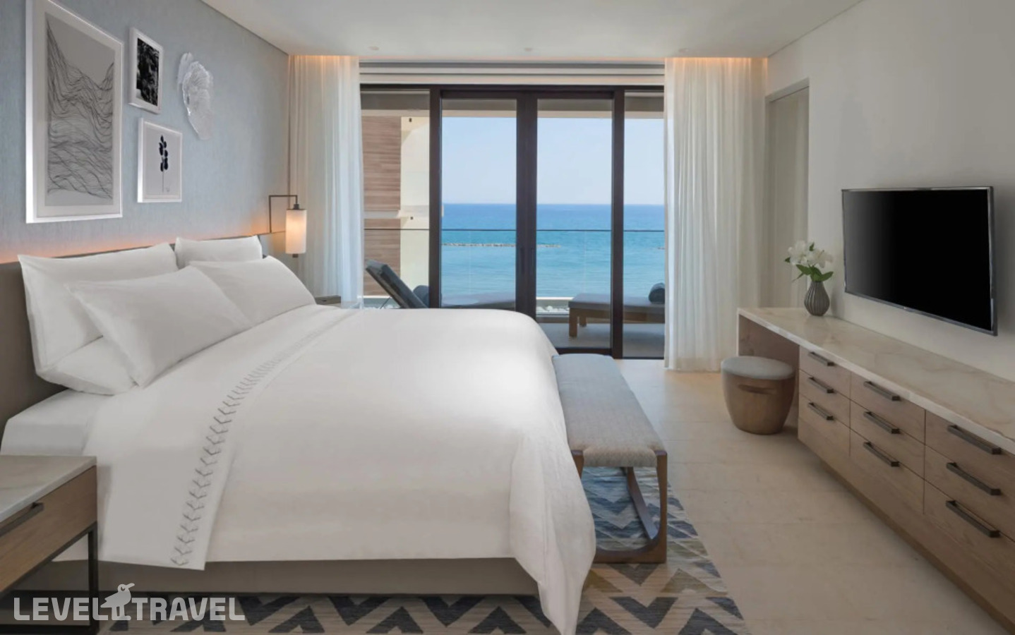 фотографии номера Люкс роскошный с видом на море отеля Amara Hotel в Кипр(Лимасол) - фото №1