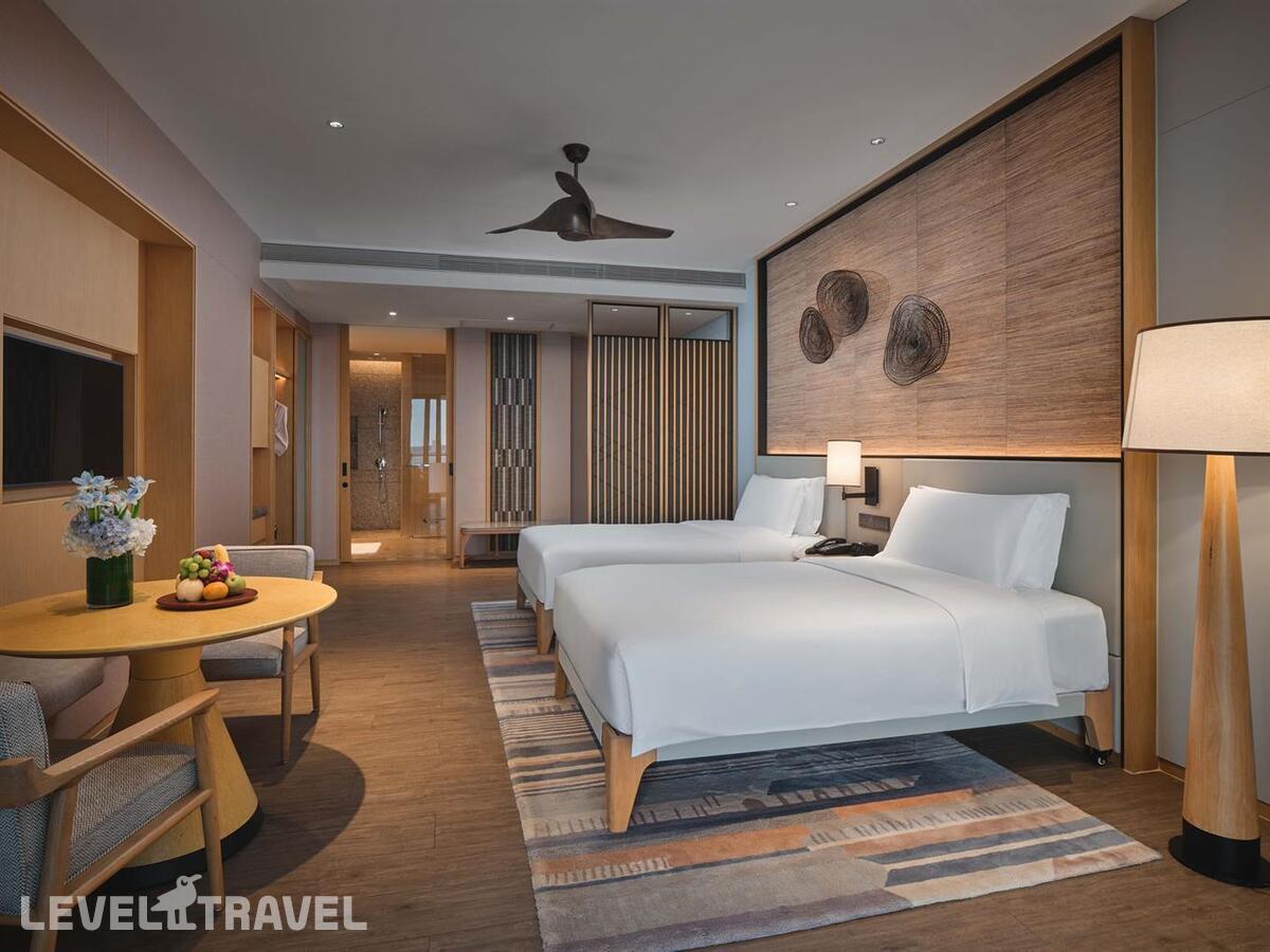 фотографии номера Стандартный (две двуспальные кровати) отеля Crowne Plaza Sanya Haitang Bay Resort, An Ihg Hotel в Китай(Хайтанг Бэй) - фото №1