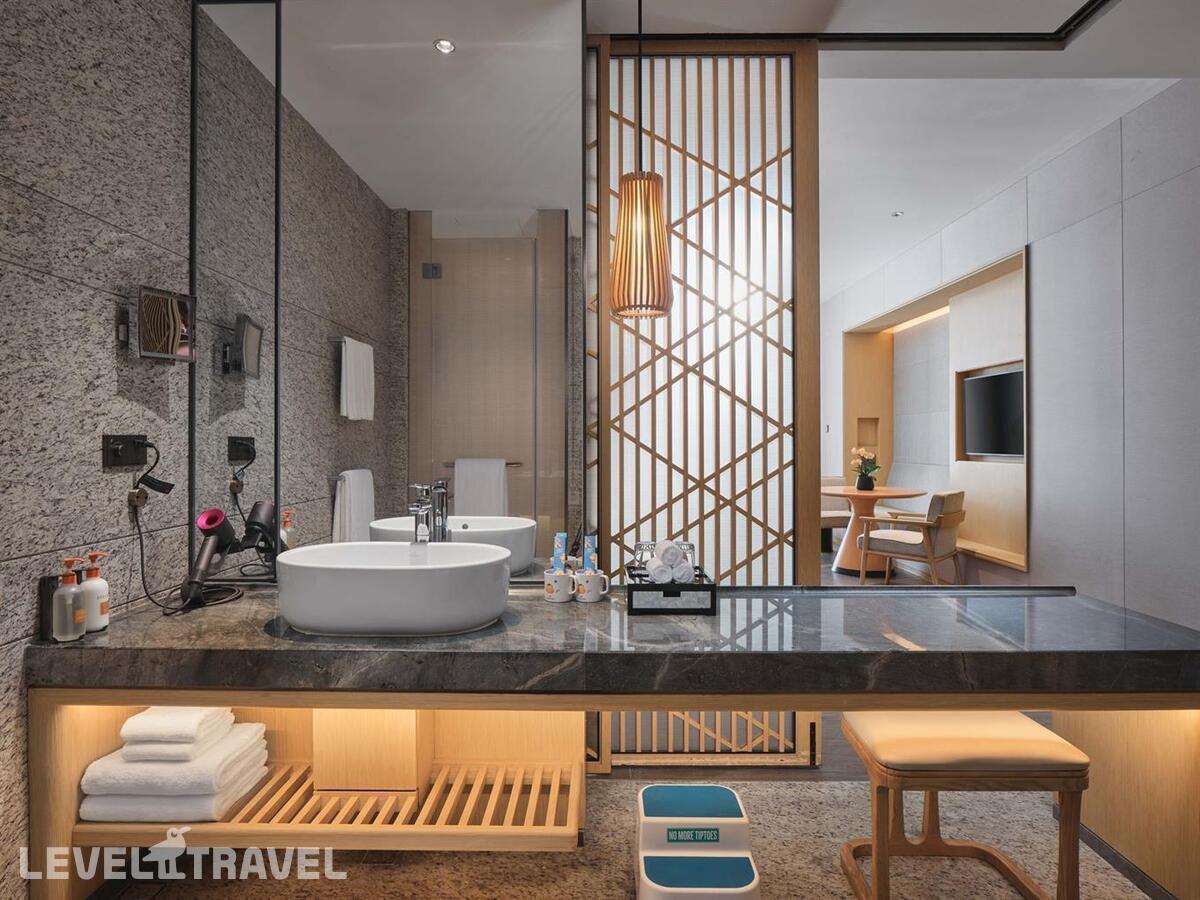 фотографии номера Стандартный (две двуспальные кровати) отеля Crowne Plaza Sanya Haitang Bay Resort, An Ihg Hotel в Китай(Хайтанг Бэй) - фото №3