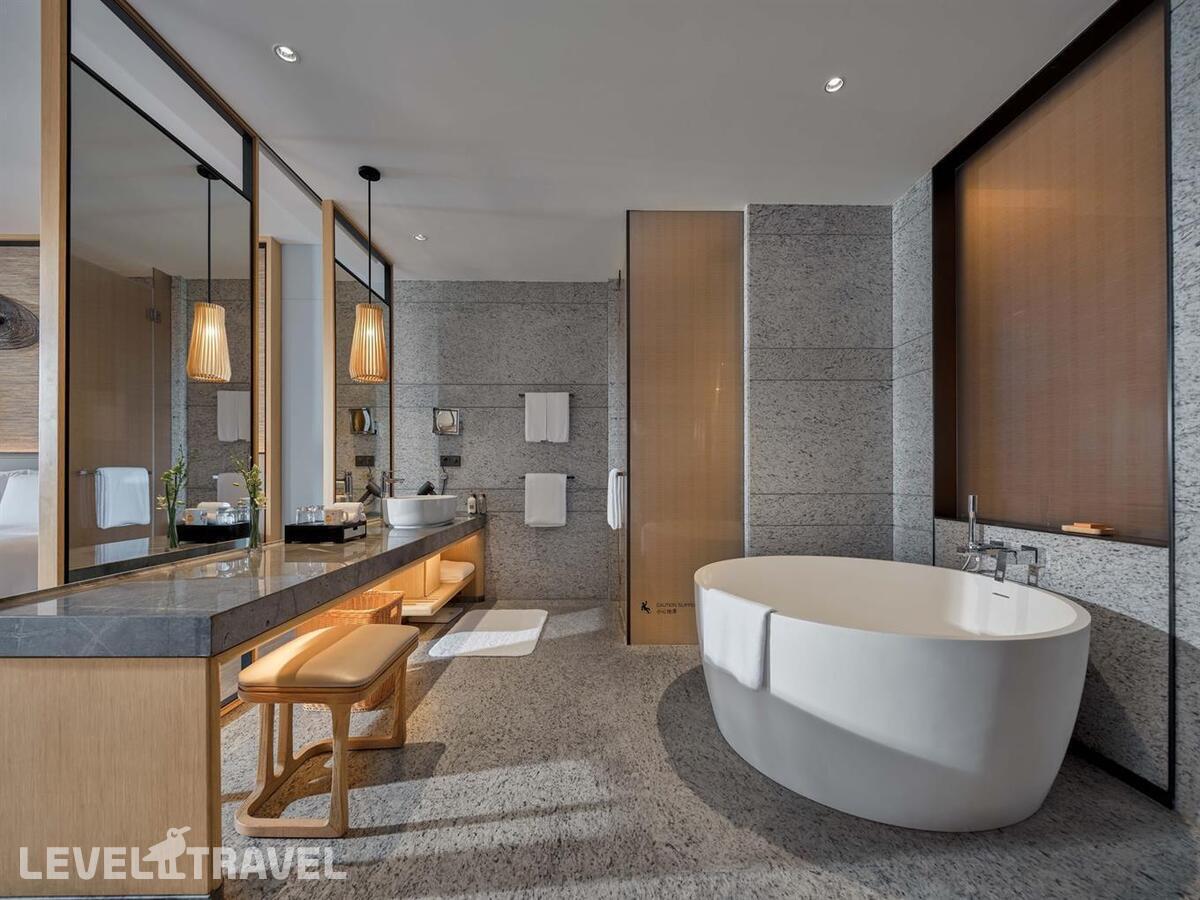 фотографии номера Стандартный (две двуспальные кровати) отеля Crowne Plaza Sanya Haitang Bay Resort, An Ihg Hotel в Китай(Хайтанг Бэй) - фото №2