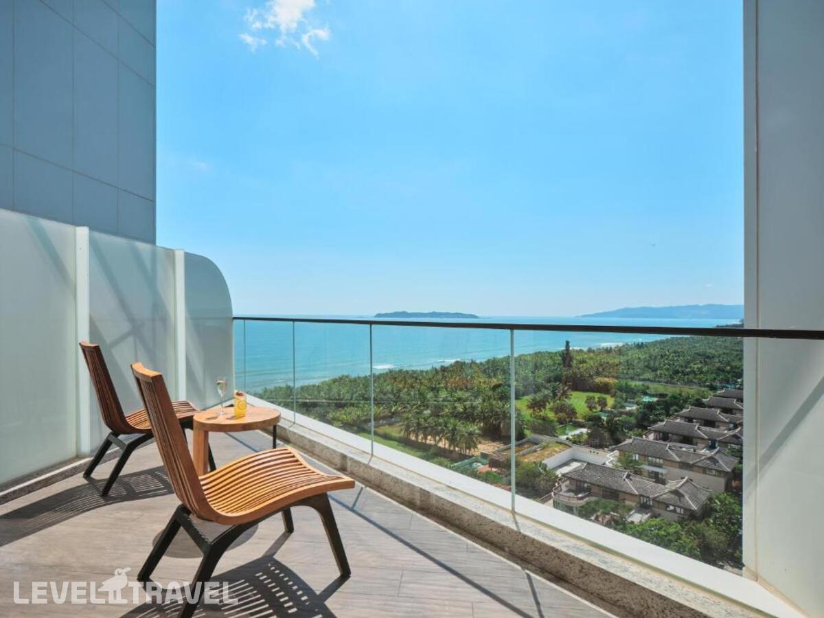 фотографии номера Семейный с балконом и видом на море отеля Crowne Plaza Sanya Haitang Bay Resort, An Ihg Hotel в Китай(Хайтанг Бэй) - фото №3