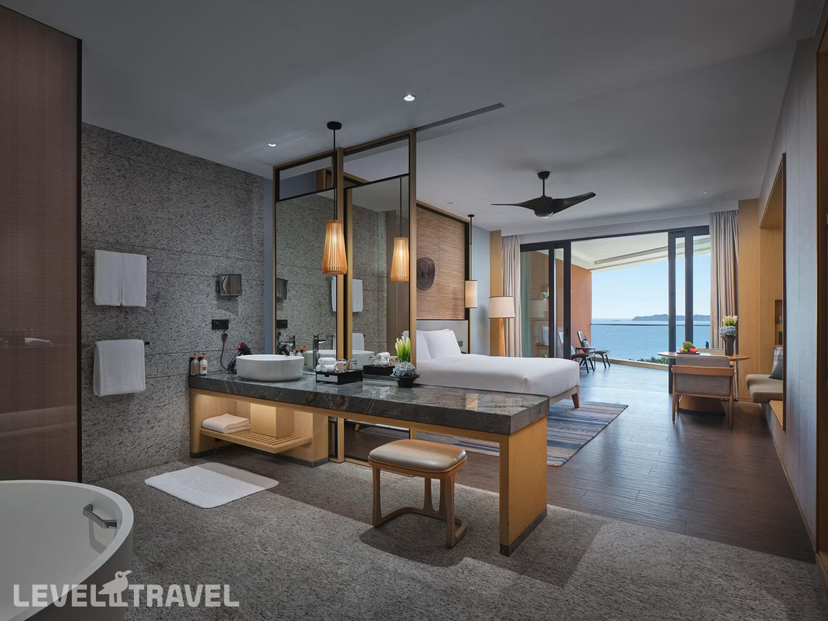 фотографии номера Стандартный с прямым видом на море (верхний этаж) отеля Crowne Plaza Sanya Haitang Bay Resort, An Ihg Hotel в Китай(Хайтанг Бэй) - фото №3