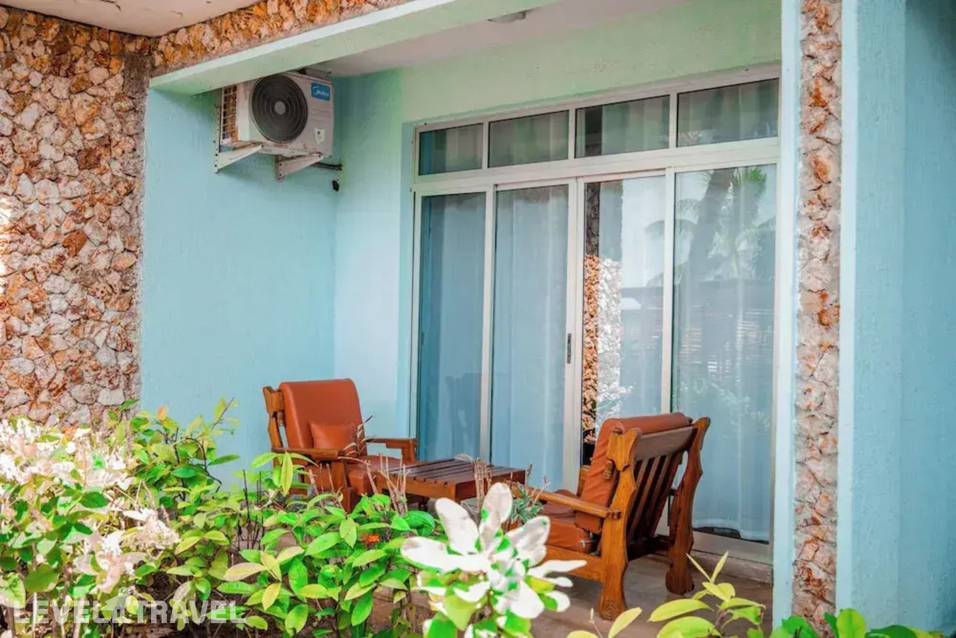 фотографии номера Стандартный с балконом и видом на море отеля Serene Beach Resort в Танзания(Дар-эс-Салам) - фото №24