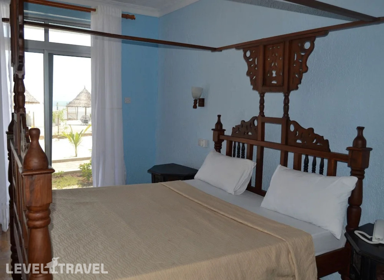 фотографии номера Стандартный с балконом и видом на море отеля Serene Beach Resort в Танзания(Дар-эс-Салам) - фото №12