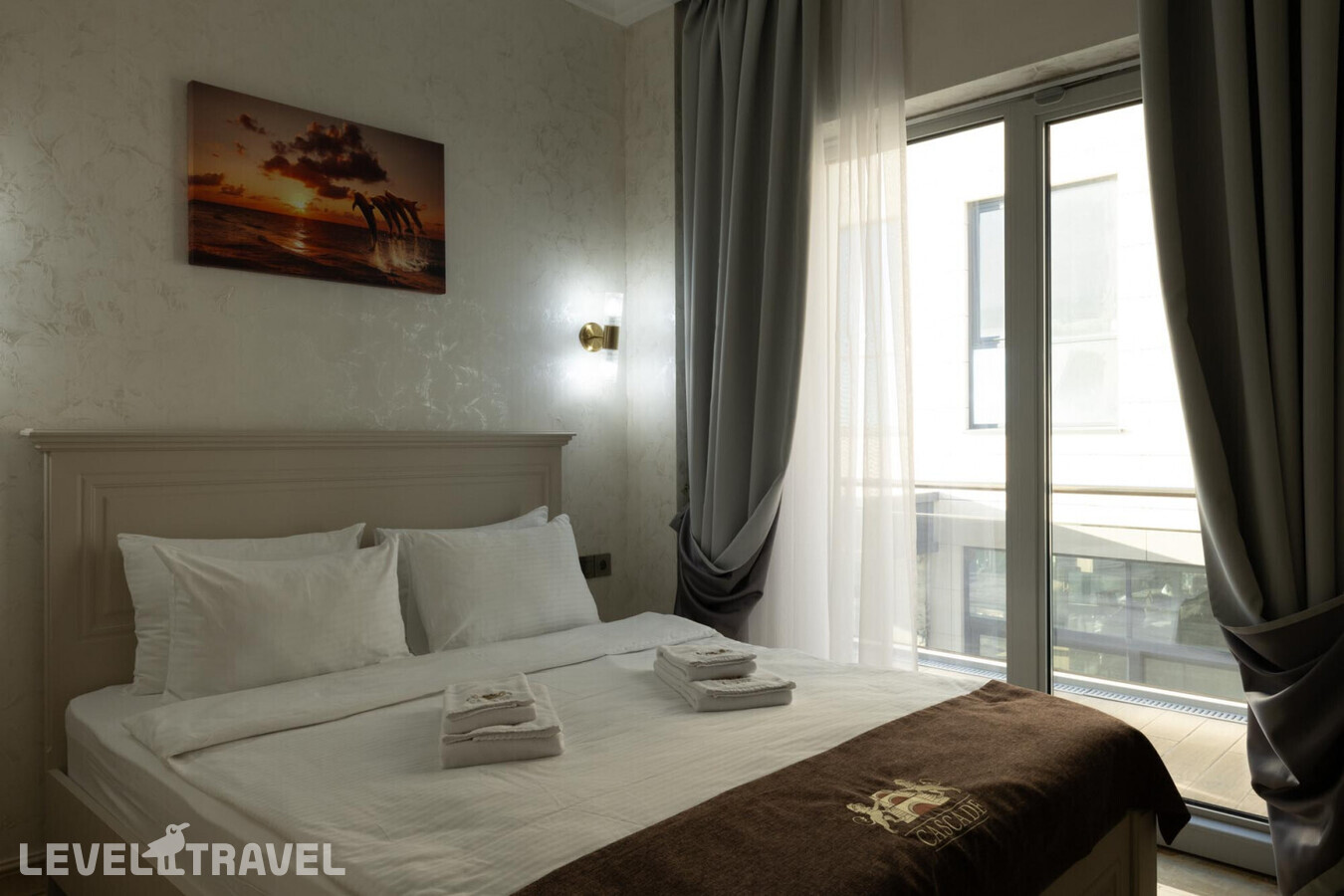фотографии номера Делюкс с балконом с боковым видом на море отеля Cascade Resort By Stellar Hotels, Adler (Каскад) в Россия(Адлер) - фото №2