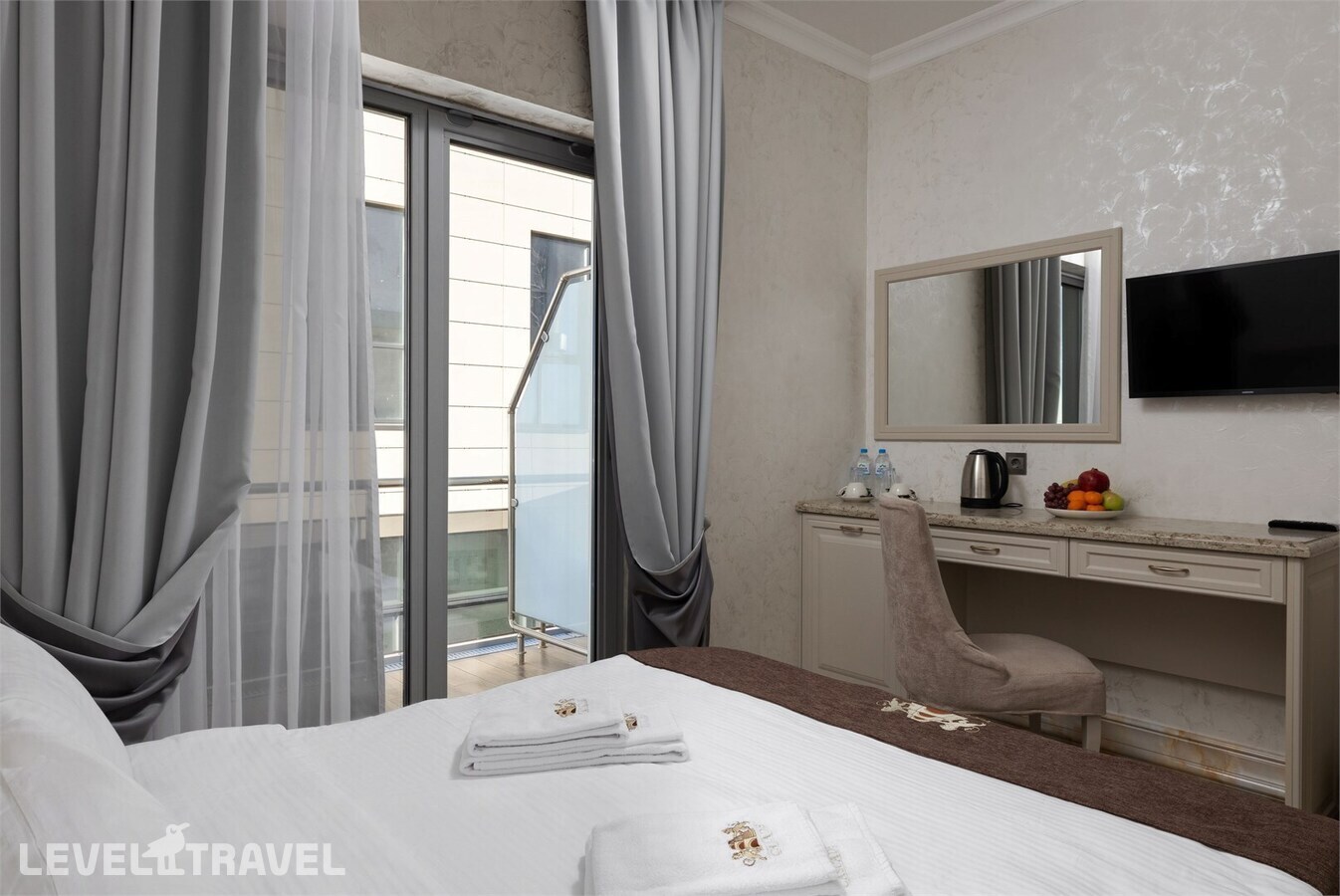 фотографии номера Делюкс с балконом с боковым видом на море отеля Cascade Resort By Stellar Hotels, Adler (Каскад) в Россия(Адлер) - фото №3